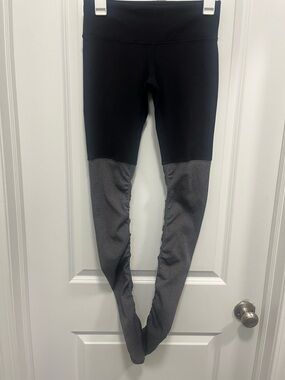 Alo Women's Leggings Yoga Black And Gray Two Tone Size Small EUC